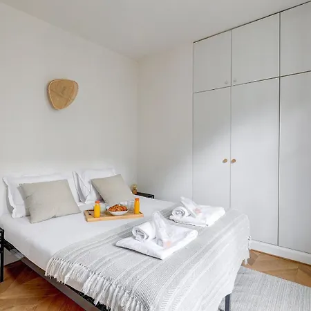 683 Morgane - Superbe A Paris